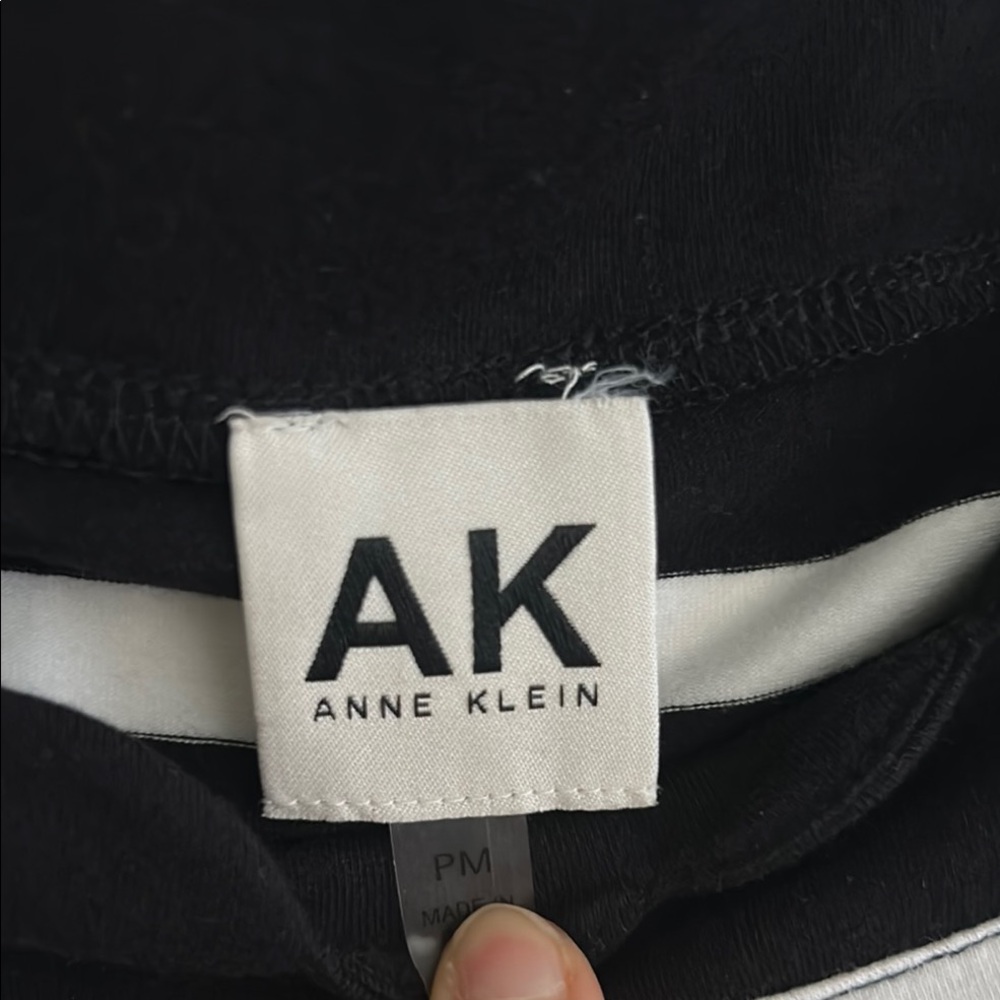 Anne Klein Black and White Top - Picture 2 of 7